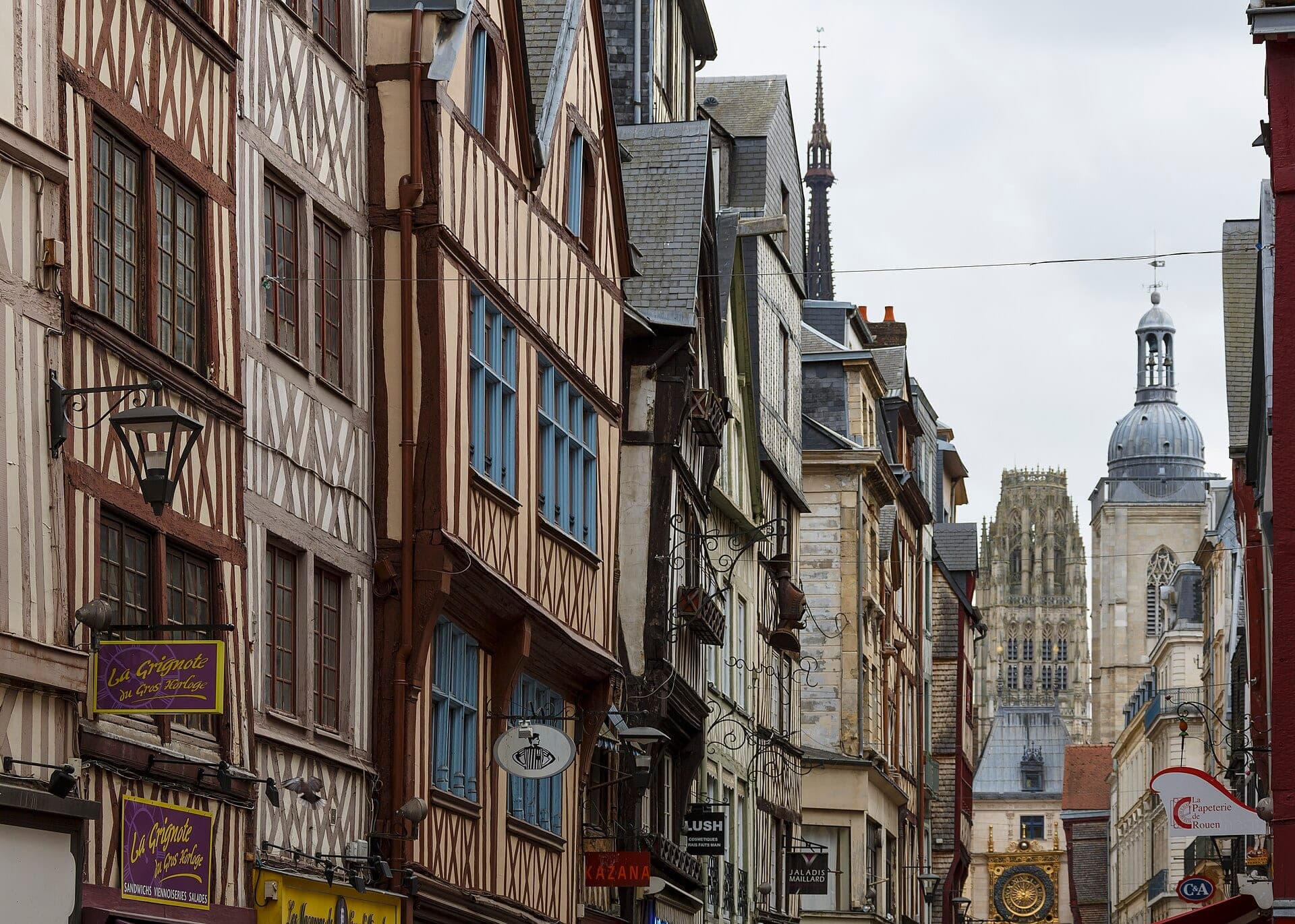 Maisons à pans de bois dans une rue du centre de Rouen